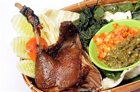 Bebek Bakar (Roasted Duck) - IndoStyles | Indonesische recepten, Koken ...