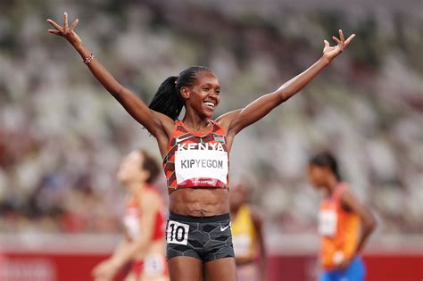 LA KENIANA FAITH KIPYEGON ORO EN LOS 1.500 METROS CON RÉCORD OLÍMPICO EN TOKYO 2020 | Running Life