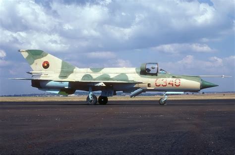 Quando um piloto cubano e seu MiG-21 salvaram 16 compatriotas na Guerra ...