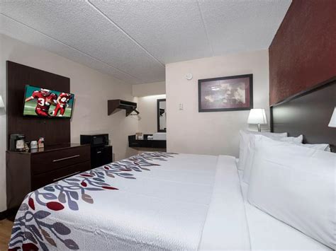 Cheap Hotel in Champaign, IL 61820 | Red Roof