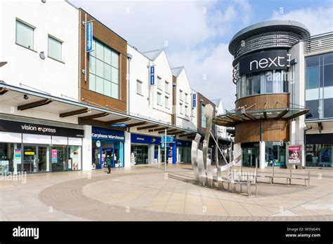 Westwood Cross Shopping Centre, Broadstairs. With sundial seat in shape ...