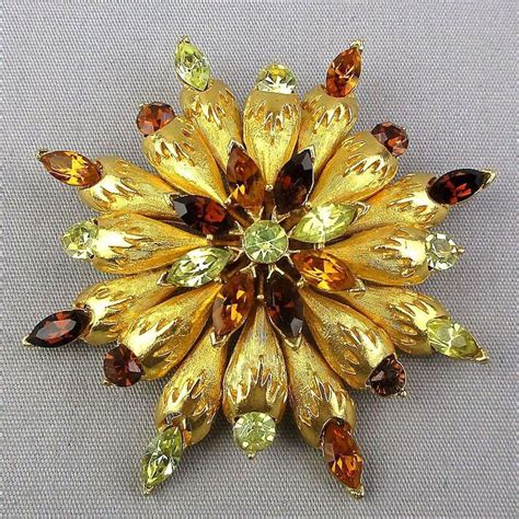 Vintage CORO Rhinestone Starburst Pin Brooch | Brooch, Coro jewelry, Brooch pin