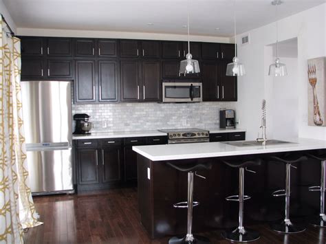 17+ Dark wood kitchen cabinets with white countertops info | https://doggywally.pages.dev