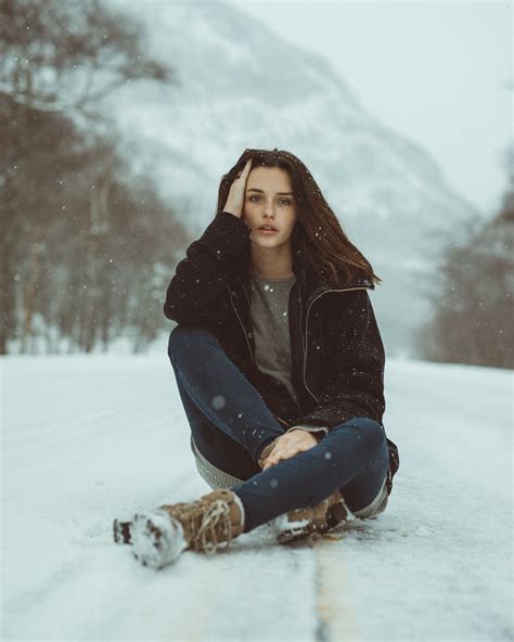 cool photoshoot via @AndrewLaBreck Twitter | Snow photoshoot, Winter photoshoot, Winter portraits