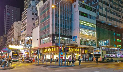 3 Hong Kong Night Markets: Sights, Sounds, and a Myriad of Scents - WanderWisdom