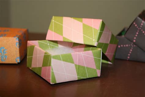 The Frugal Townie: Frugal gift-wrapping ideas.