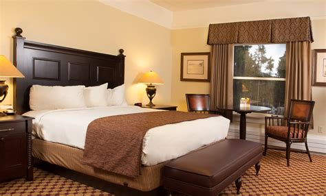 Lake Yellowstone Hotel and Cabins – Yellowstone Reservations-