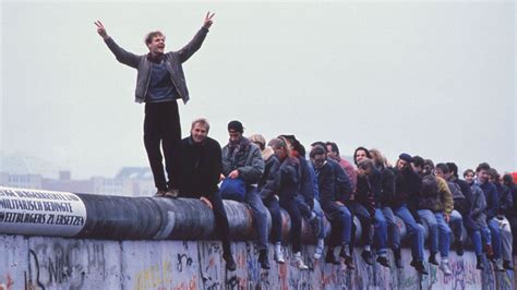 The Berlin Wall and the Collapse of Communism in Five Acts: 30th ...