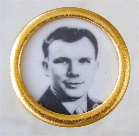 Купить First human Space Gagarin astronaut Soviet Vintage Badge (Русские , Советские Программы ...