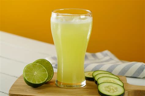 cómo se hace el agua de limón con pepino