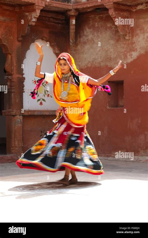 Rajasthani dance hi-res stock photography and images - Alamy