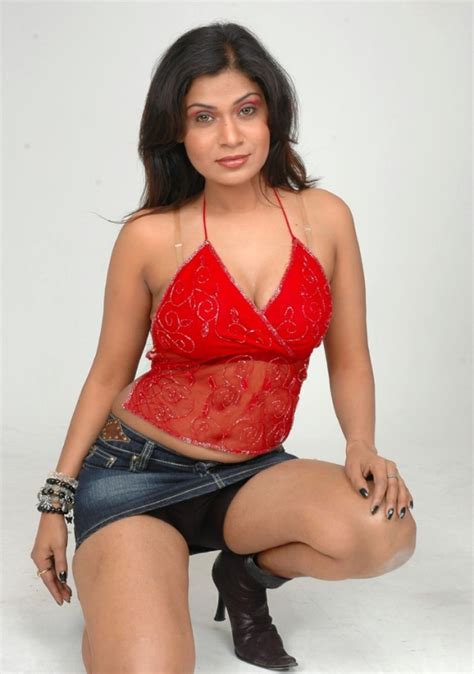 Yasmin Khan Photos: Latest HD Images, Pictures, Stills & Pics - FilmiBeat