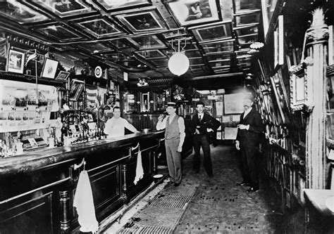 40 Vintage Photos of Bars Through the Years