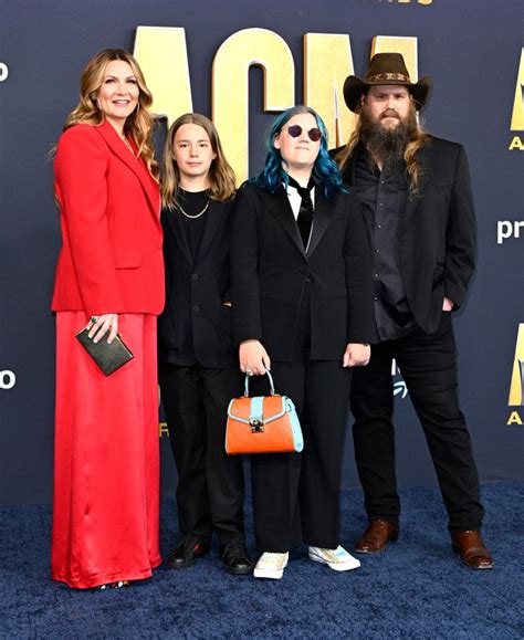 Chris Stapleton & Family: Photos – Hollywood Life