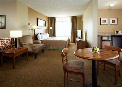 Quality Inn & Suites Montreal Airport Dorval, QC - See Discounts