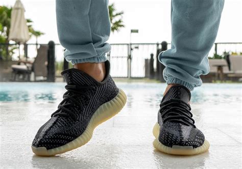 adidas Yeezy Boost 350 V2 Carbon Asriel FZ5000 Release Date - SBD