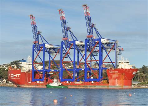 Crane operation to get underway in Cork Harbour with the arrival of the Happy Buccaneer