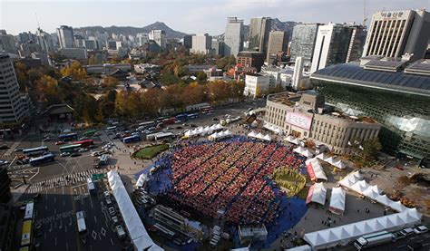 Thousands of people make kimchi with hands, heart : Korea.net : The ...