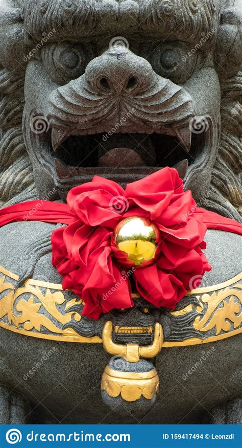 Singapore-29 AUG 2018:Stone Lion and Red Ribbon at Chinese Shrine Detail View Stock Photo ...