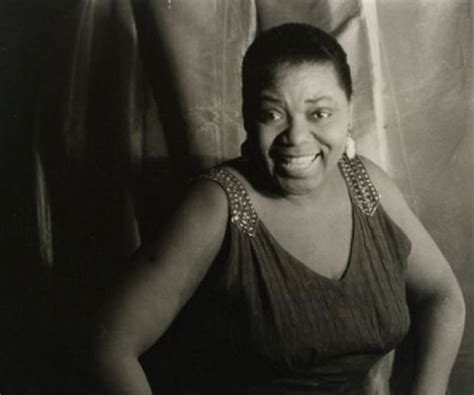 Bessie Smith Biography - Childhood, Life Achievements & Timeline