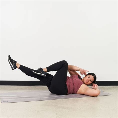 Bicycle Crunches: Benefits, Form Tips, Mistakes, and Variations