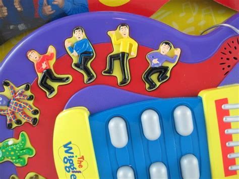 The Wiggles RARE Wiggling Dancing Guitar Toy Spin Master NEW IN BOX 2004 Retired | #1820410033