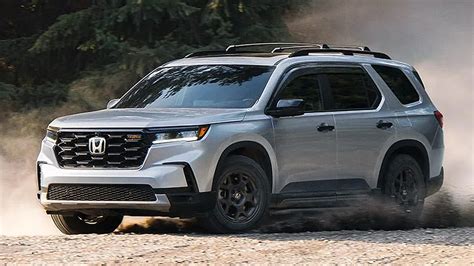 What Does the 2023 Honda Pilot Have That the 2023 Toyota Highlander ...