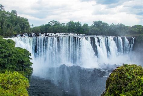 Premium Photo | Lumangwe falls on the kalungwishi river in northern zambia