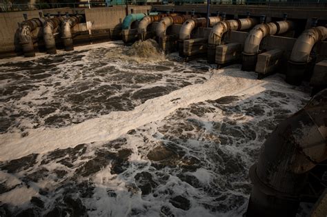 MEXICO CITY, PARCHED AND SINKING, FACES A WATER CRISIS... - Job One for Humanity