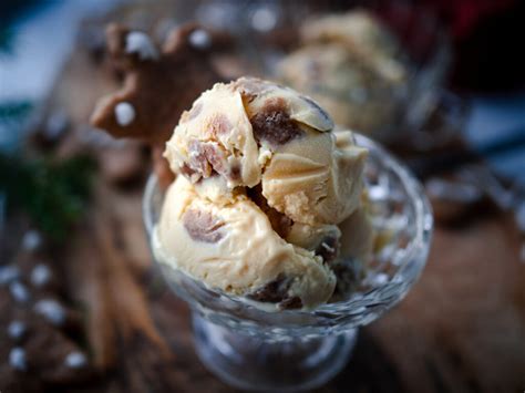 Pepperkaker Cookie Dough Ice Cream (Pepperkakeis) - North Wild Kitchen