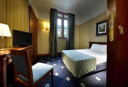 Hotel room solo – Telegraph