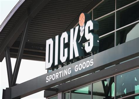 As sporting goods stores close, Dick's Sporting Goods gets a business ...