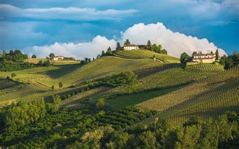 The #Langhe region of #Piemonte, in northwestern #Italy, affords some ...