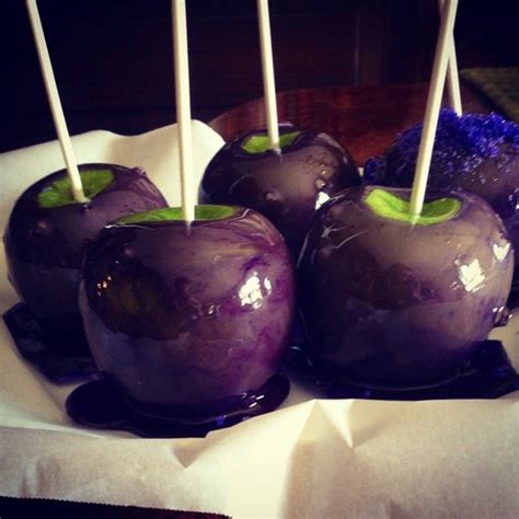 PURPLE candy apples because I love purple and sugar!!! Really simple ...