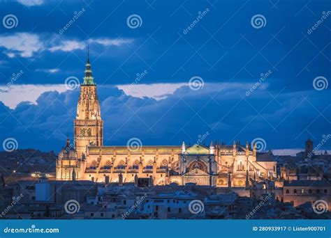 Toledo City Skyline at Sunset Stock Image - Image of church, dusk ...