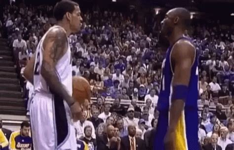 Kobe Bryant No Flinch GIF - Kobe Bryant No Flinch Matt Barnes ...