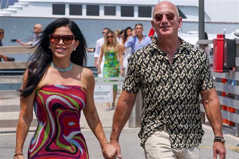 Jeff Bezos and Lauren Sánchez Aren’t ‘Planning the Wedding Yet': Source