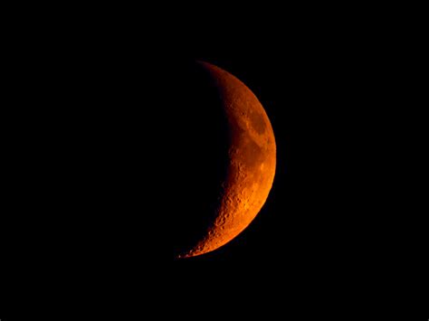 Red Waxing Crescent Moon : r/telescopes