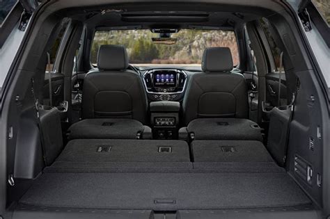 2023 Chevrolet Traverse Pictures - 115 Photos | Edmunds