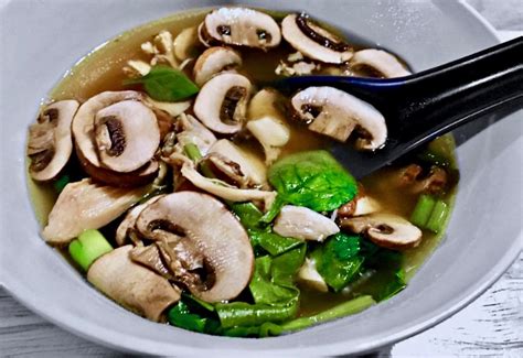 Chinese Mushroom Chicken Soup | kitchengetaway.com