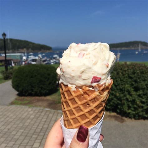 True Mainers Will Appreciate The Lobster Ice Cream At This Unique Shop