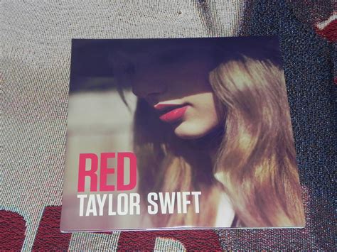 Publicafé Collection: Vinyl Red - Taylor Swift