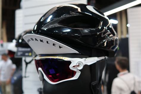 Oakley ARO Cycling Helmet Review | ARO7 ARO5 ARO3 (2018 Models)