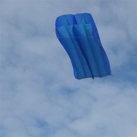 Flight Report - Parafoil Kite Hangs In Light Air