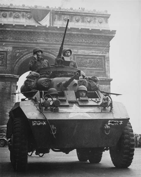 [Photo] M8 Greyhound armored car passing under the Arc de Triomphe ...