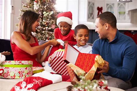 5,600+ Mom Opening Christmas Gifts Stock Photos, Pictures & Royalty ...