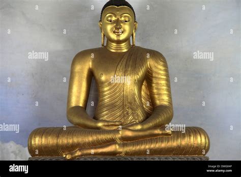 Sri Lanka; Colombo, Kelaniya Raja Maha Vihara, buddhist temple, Buddha statue Stock Photo - Alamy