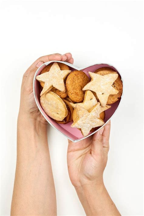 Pile of sweet cookies on white background - Creative Commons Bilder