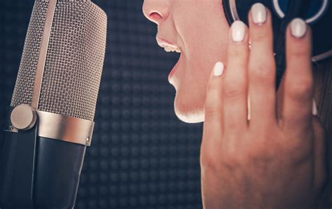 How to Improve Vocal Pitch While Singing