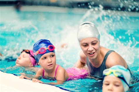 Starte im 2023 die Ausbildung zum oder zur Schwimmsportlehrer:in mit ...